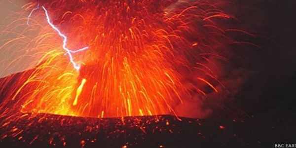 सक्रिय ज्वालामुखी की हैरतअंगेज़ तस्वीरें