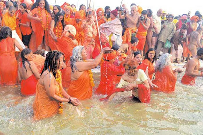 महिला नागा साधुओं से जुड़ी ये रोचक बातें महिला नागा साधुओं से जुड़ी ये रोचक बातें