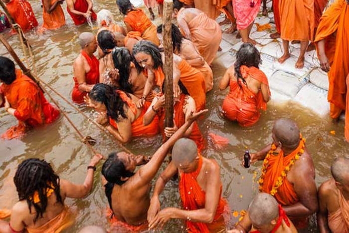 महिला नागा साधुओं से जुड़ी ये रोचक बातें महिला नागा साधुओं से जुड़ी ये रोचक बातें