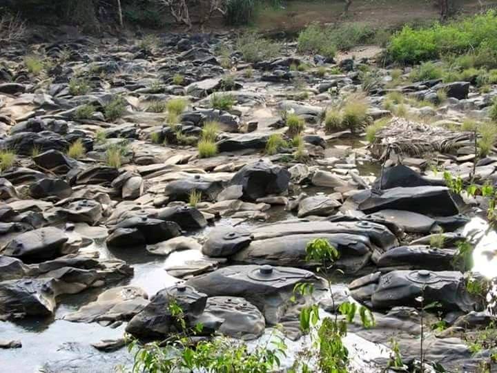 नदी में बसे सहस्त्रलिंगो का रहस्य नदी में बसे सहस्त्रलिंगो का रहस्य