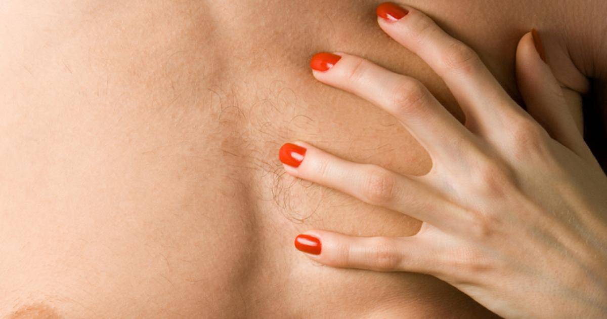 शीघ्रपतन को रोकने के लिए लिंग को दबाएं