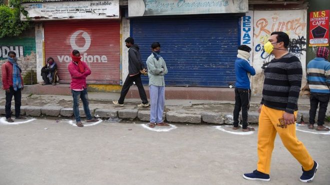 कोरोना वायरस: आख़िर कब तक करनी होगी सोशल डिस्टेंसिंग कोरोना वायरस: आख़िर कब तक करनी होगी सोशल डिस्टेंसिंग
