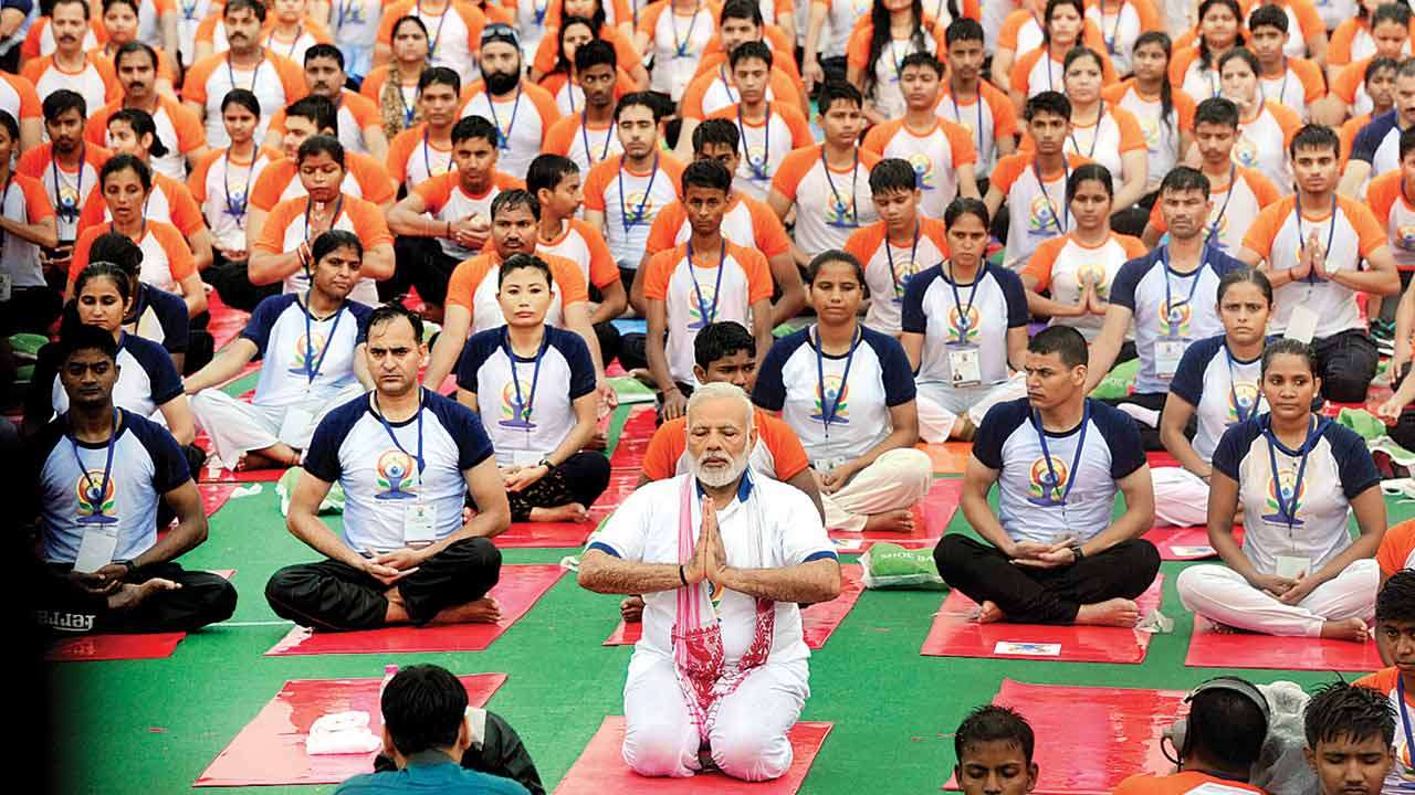 अंतरराष्ट्रीय योग दिवस 2018: ये हैं योग करने के बड़े फायदे, बदल सकते हैं आपकी जिंदगी अंतरराष्ट्रीय योग दिवस 2018: ये हैं योग करने के बड़े फायदे, बदल सकते हैं आपकी जिंदगी